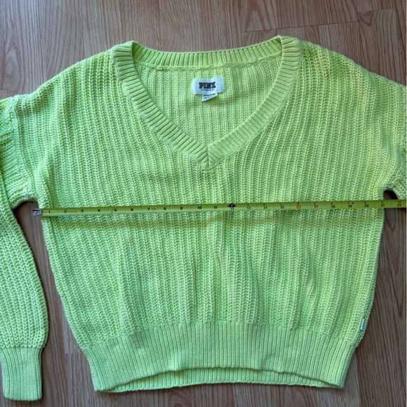 Victoria’s Secret PINK Sweater Cable Knit Relaxed Fit Neon Green Size Small - Picture 5 of 5